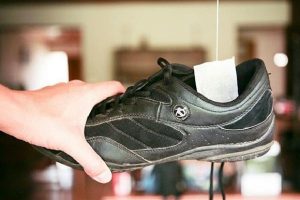 5 mẹo khử mùi hôi giày cấp tốc cho người bận rộn -4